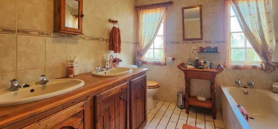 4 Bedroom Property for Sale in Hartbeesfontein North West